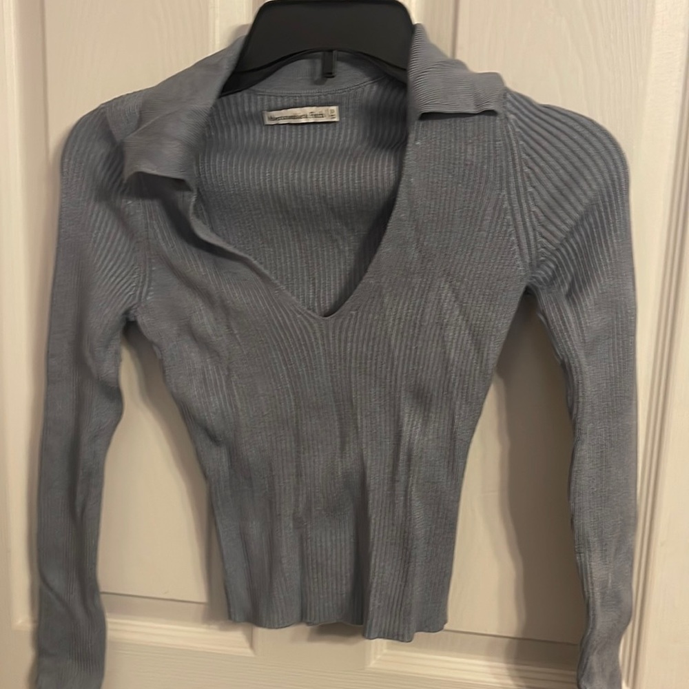 ABERCROMBIE & FITCH VNECK SWEATER NWOT Size XSMALL